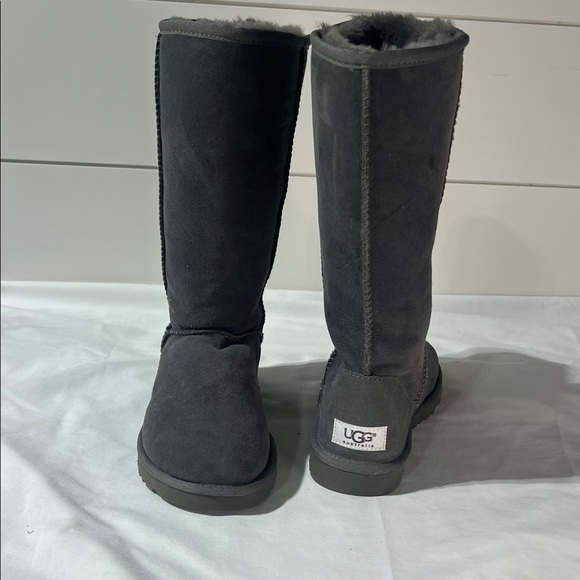 UGG Charcoal Suede Boots NEW - Picture 1 of 5